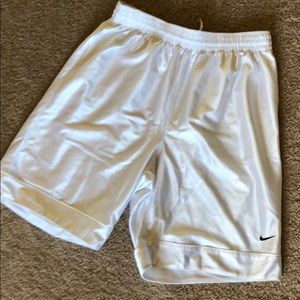 Men’s Nike basketball shorts: Large